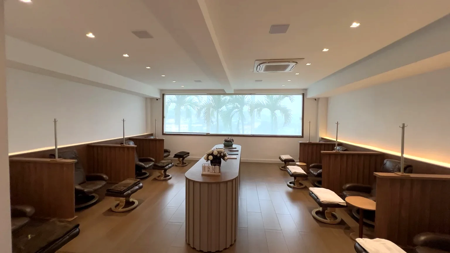 Sala real de terapias endovenosas com poltronas de atendimento na unidade Duque de Caxias
