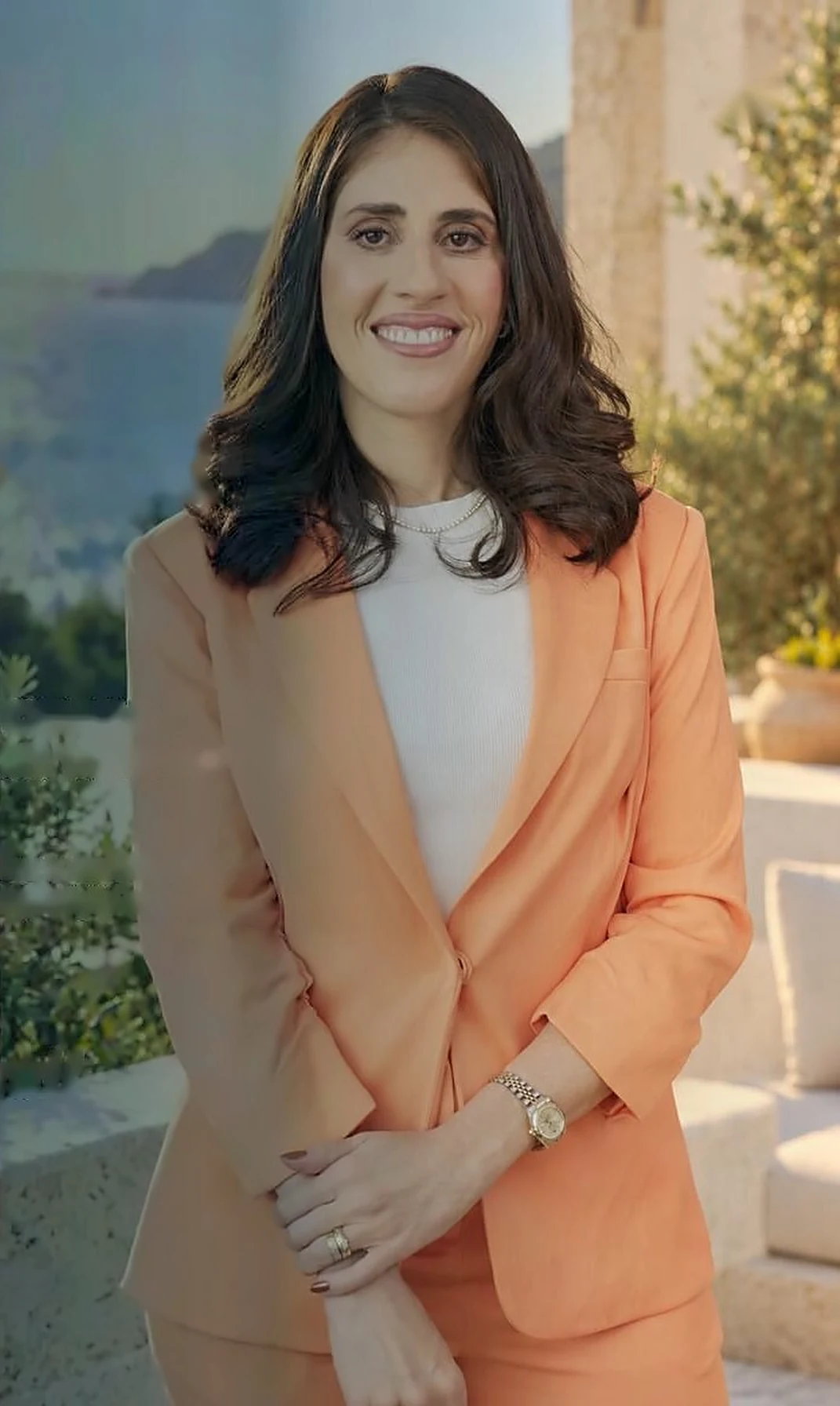Dra. Nathália Ventura em cenário de verão, idealizadora do NV Summer 45